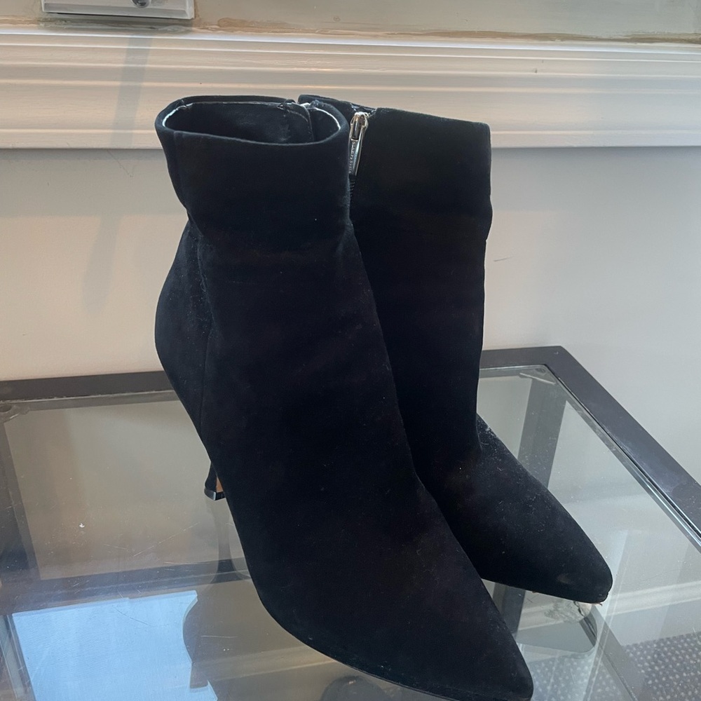 Vince Camuto Black Heeled Boots with Sleek Design